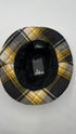 Cappello a tartan con cartellino