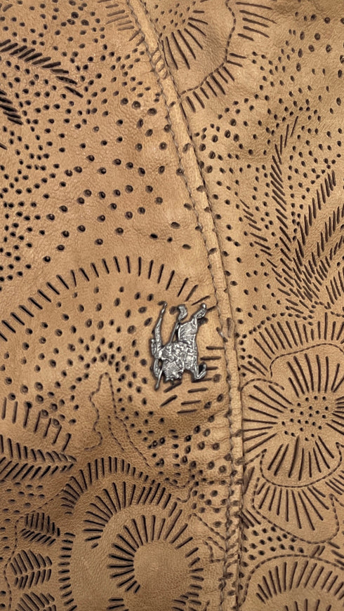 Cappello in pelle traforata