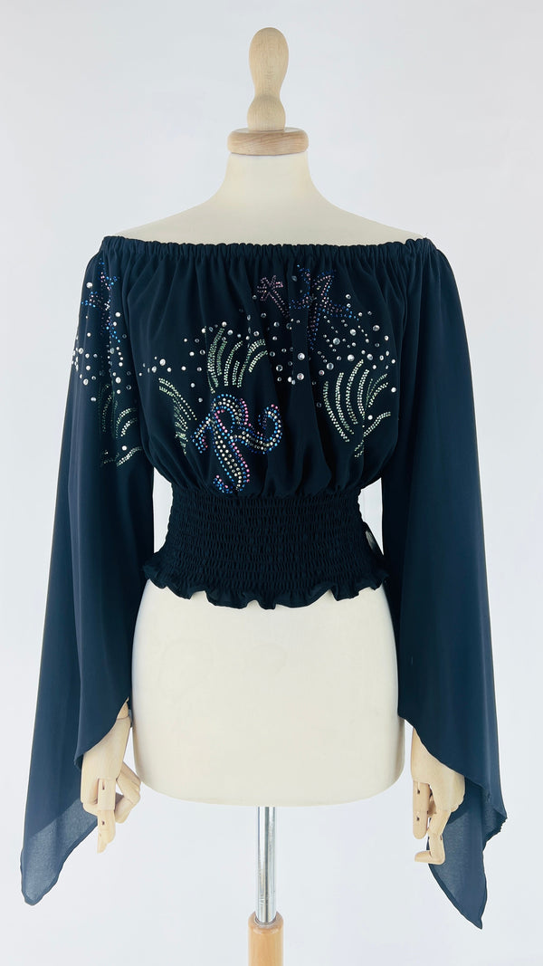 Top con strass e maniche ad ala