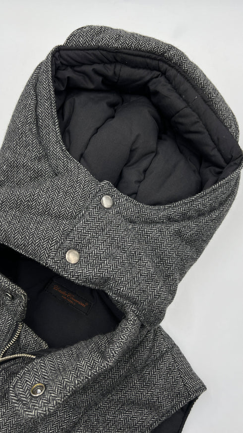 Gilet imbottito con cappuccio