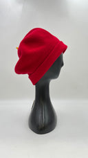 Cappello rosso con dettaglio giallo KOpka