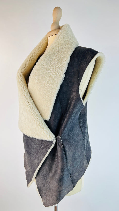 Gilet shearling asimmetrico