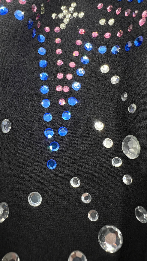 Top con strass e maniche ad ala