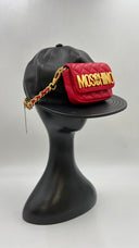 Cappello con mini borsa Moschino