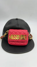 Cappello con mini borsa Moschino