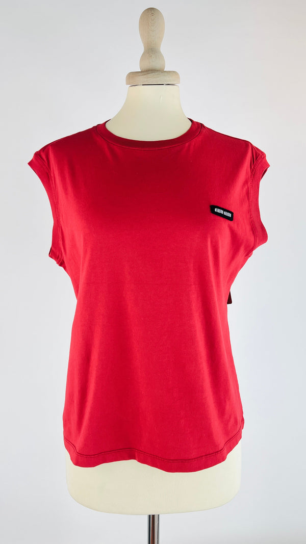 Top smanicato rosso