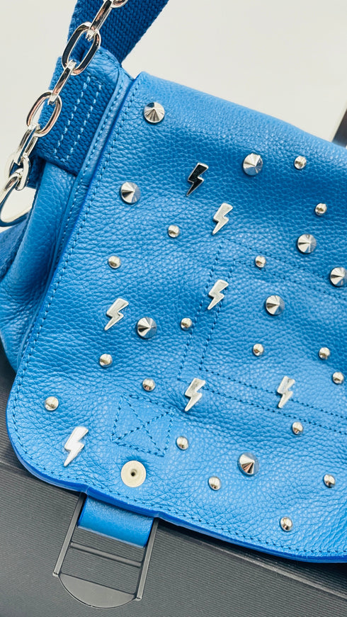 Borsa con tracolla e borchie