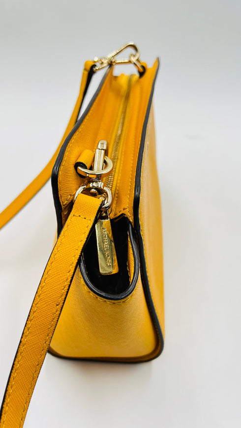 Borsa tracolla in saffiano