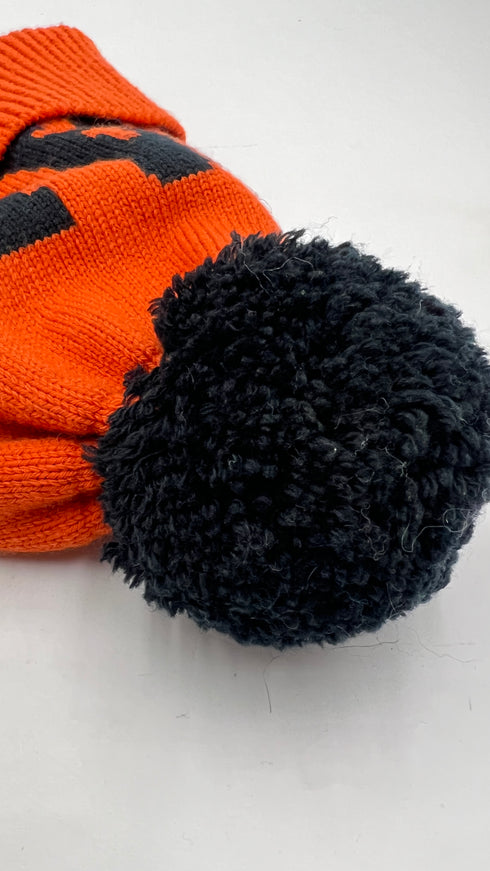 Cappello scritta con pompon