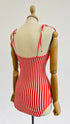 Costume a righe con cartellino