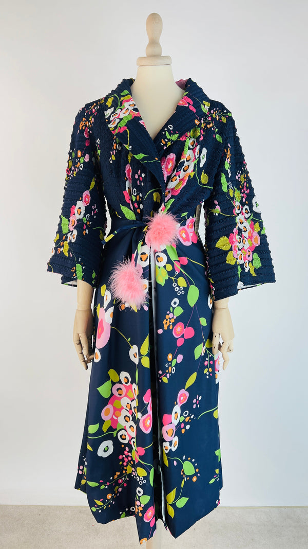 Soprabito a fiori con pon-pon