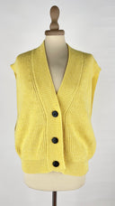 Gilet over giallo Unsigned