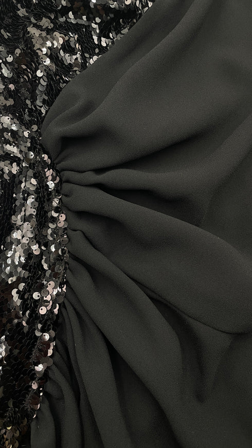 Abito monospalla con inserto in paillettes