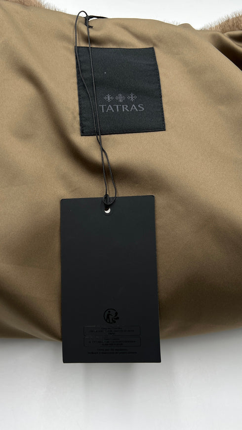 Giacca in eco-pellica con cartellino