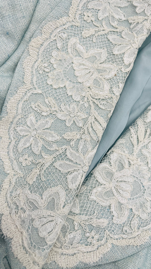 Completo azzurro con inserti in pizzo