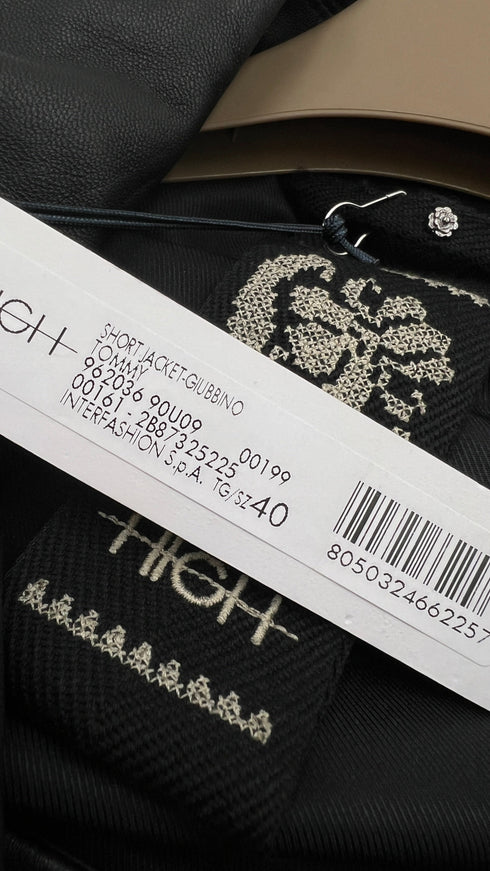 Biker “Tommy” con cartellino