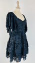 Abito corto in pizzo blu con cartellino