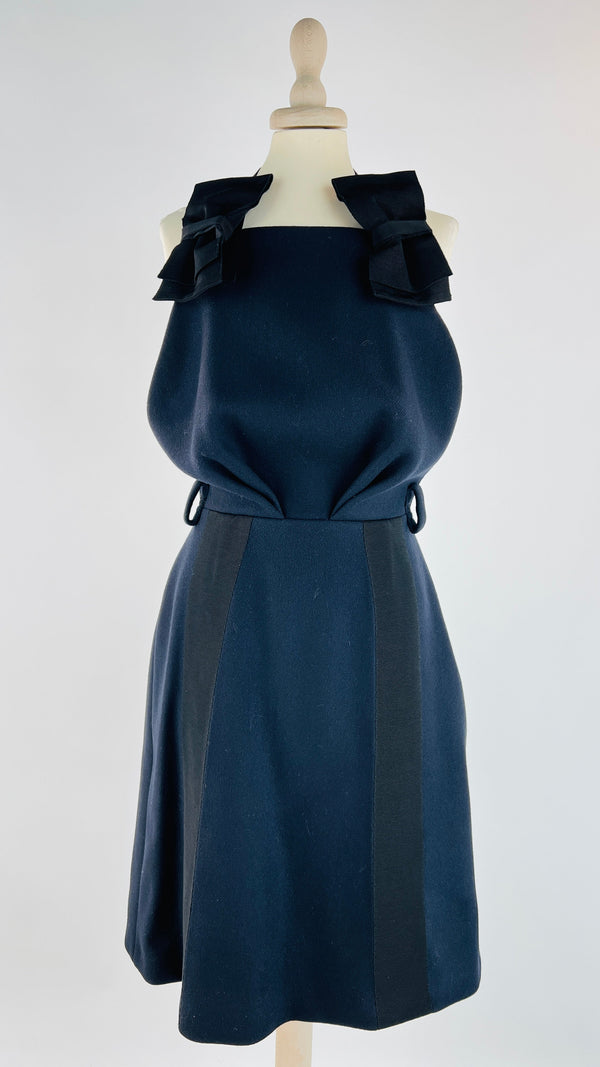 Abito in lana con cartellino