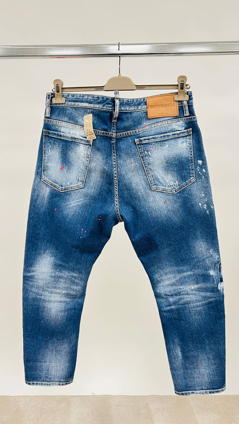 Jeans con patch a fiori