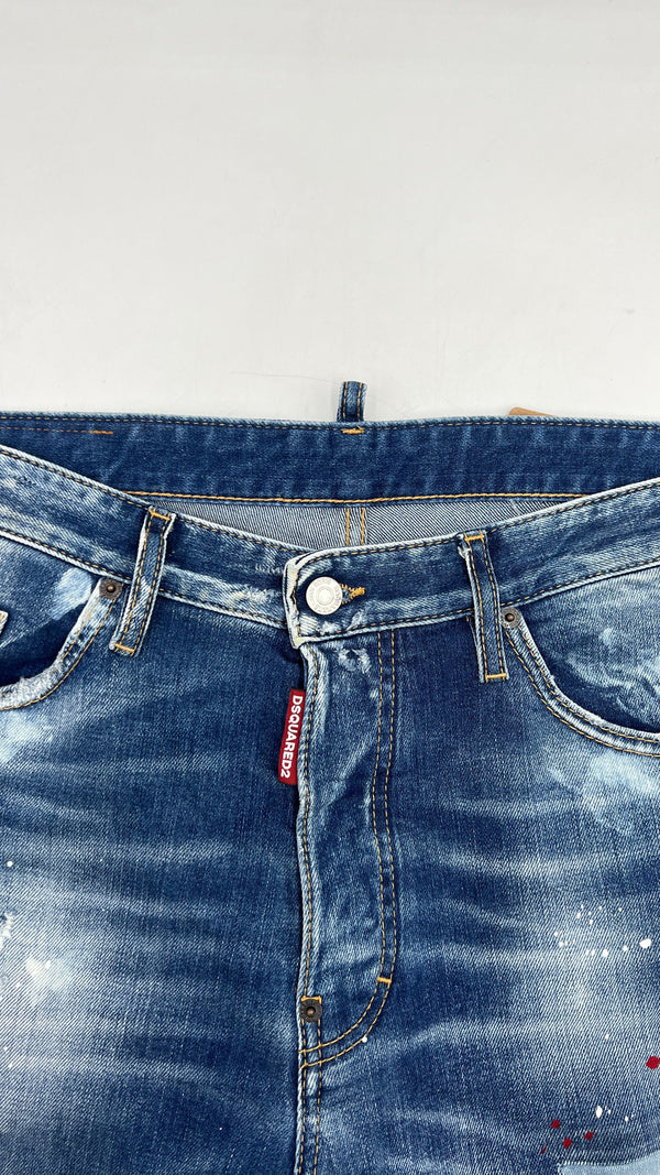 Jeans con patch a fiori