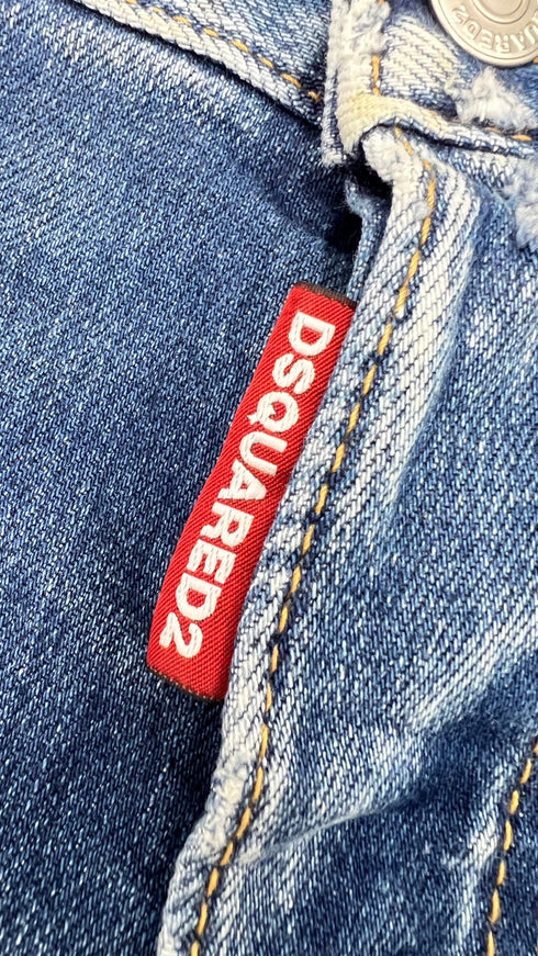 Jeans con patch a fiori