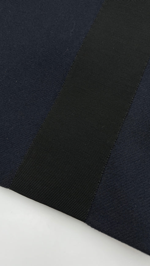 Abito in lana con cartellino