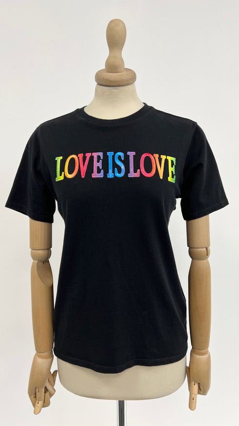 T-shirt Love Is Love