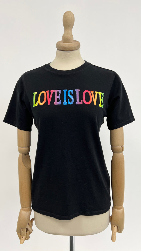 T-shirt Love Is Love
