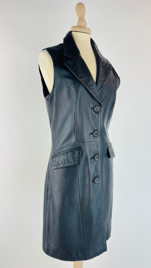 Abito smanicato in pelle