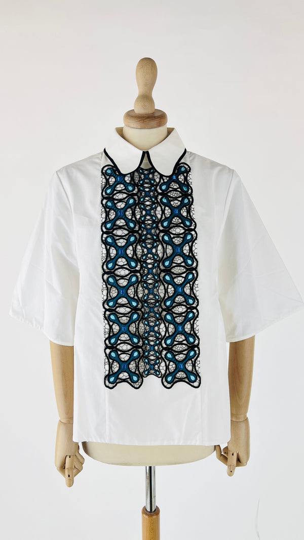 Camicia con pannello ricamato