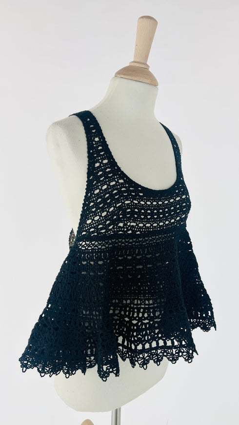 Top smanicato a crochet