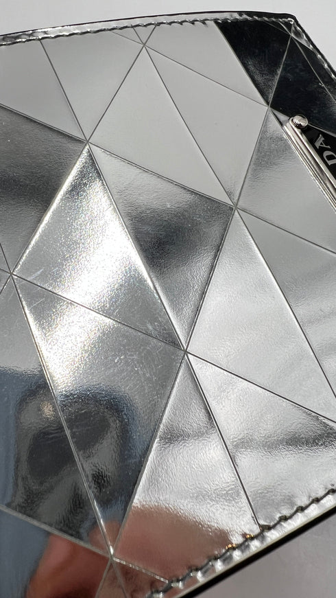Triangle Bi-Fold Wallet Argento