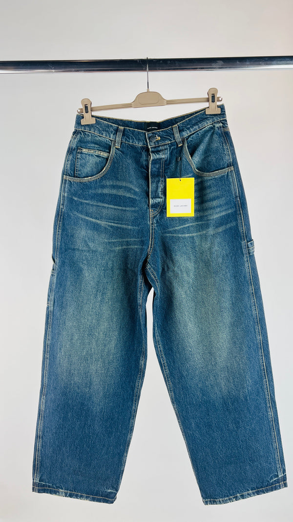 Jeans a gamba larga con cartellino