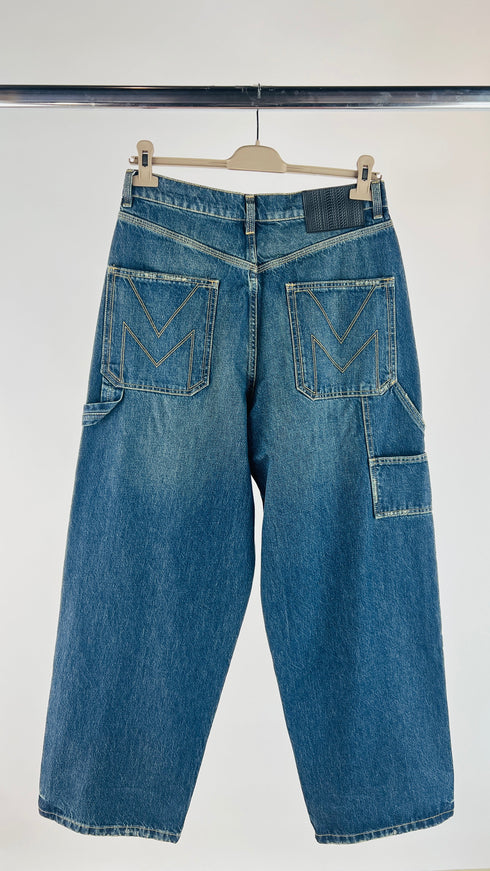 Jeans a gamba larga con cartellino