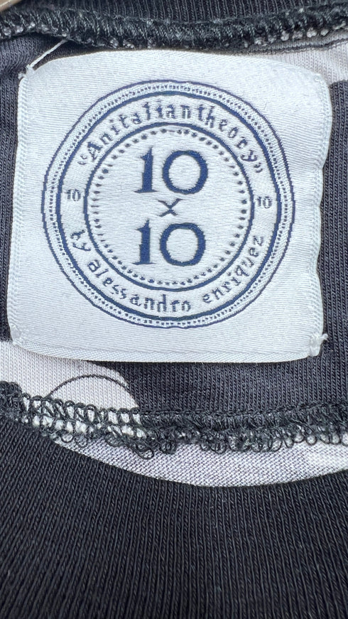 T-shirt nera con stampa di telefoni