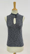 Top in maglia con cartellino