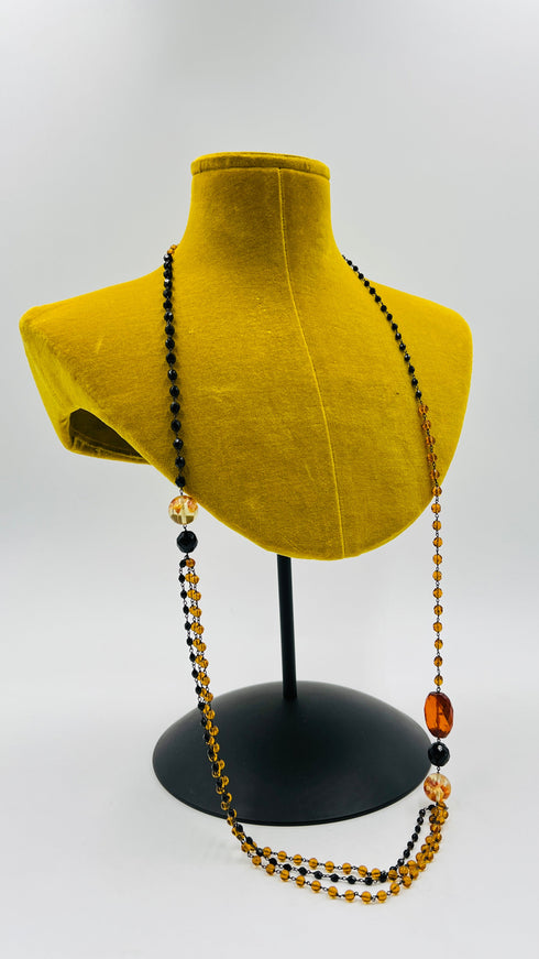 Collana lungai in resina nera e ambra