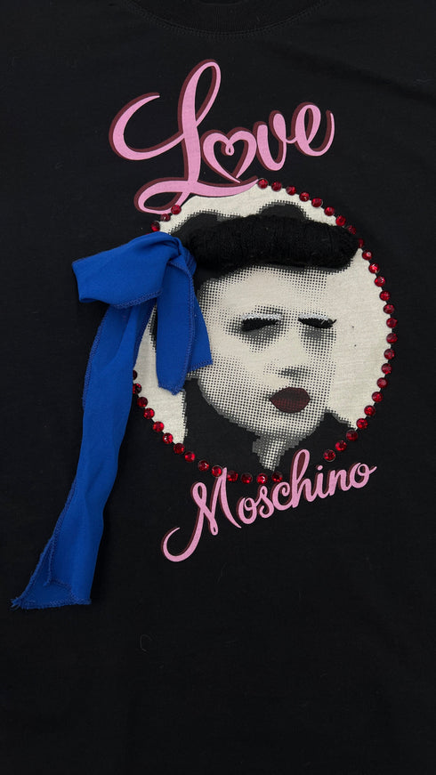 T-shirt pin-up
