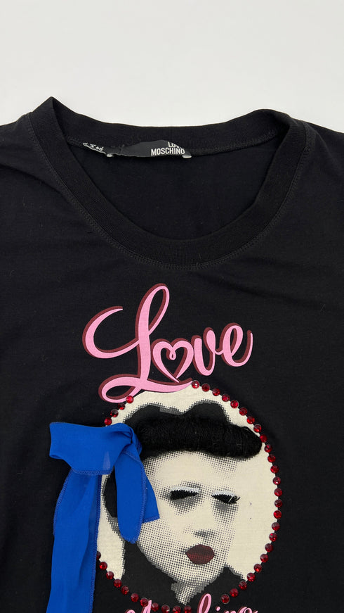 T-shirt pin-up