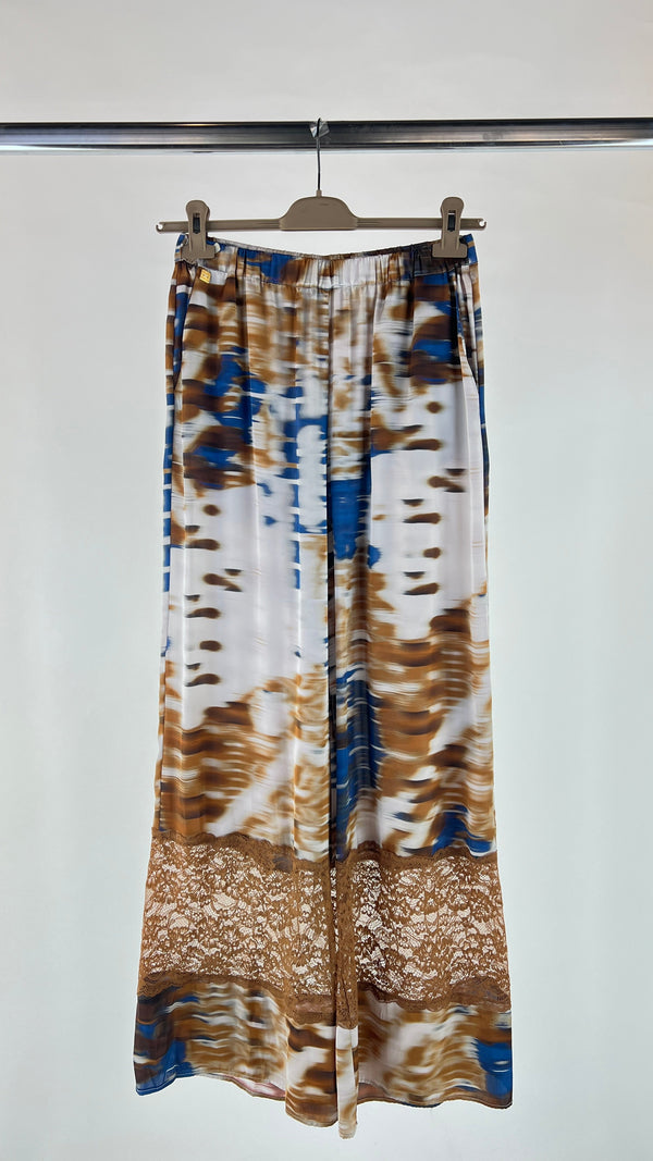 Pantalone stampa "sfocata" con cartellino