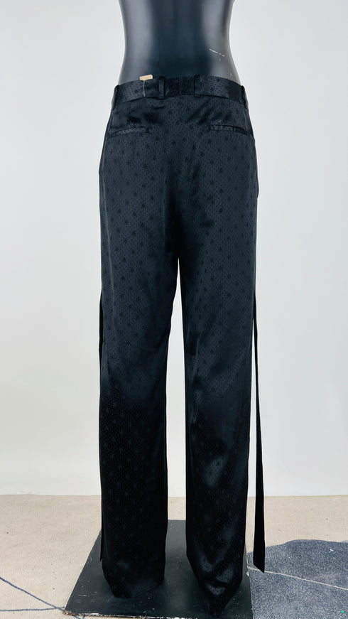 Completo nero in tessuto jacquard satinato