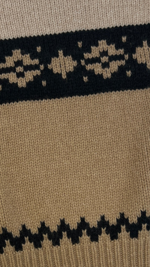 Maglia con motivi geometrici