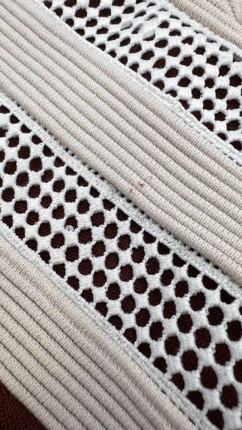 Maglia con collo traforato