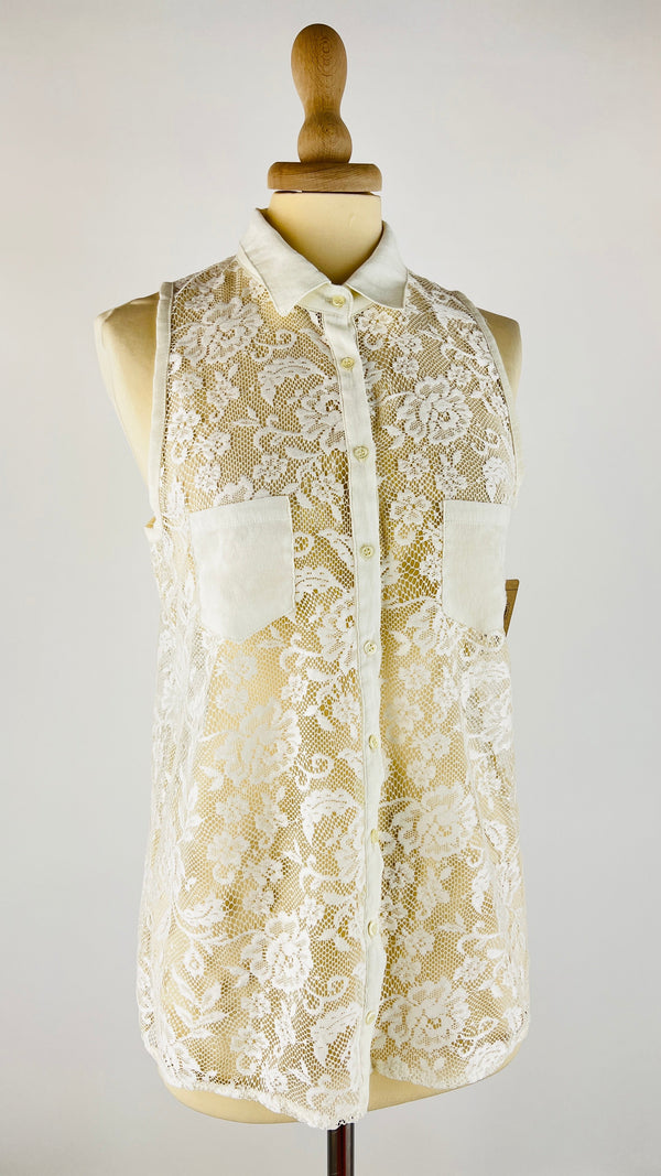 Camicia smanicata in pizzo