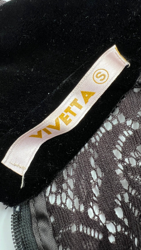 Top in pizzo con cuori