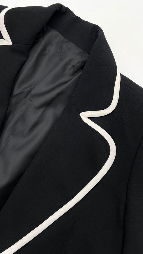 Blazer nero profili bianchi