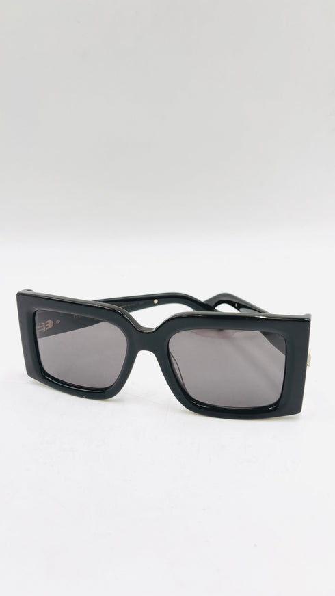 Occhiali da sole squadrati