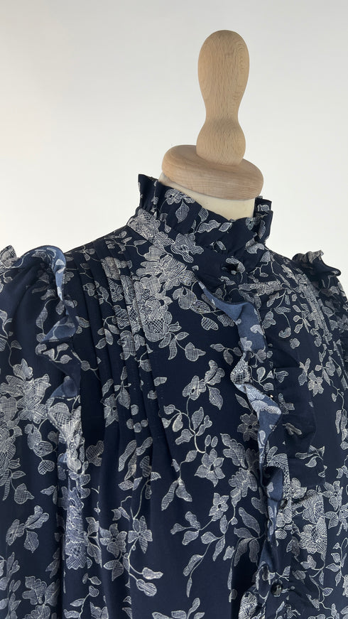 Camicia floreale con volant e pieghe