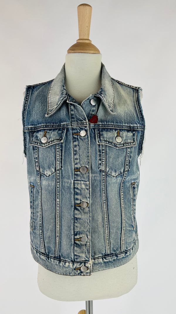 GIlet sfiancato in denim washed