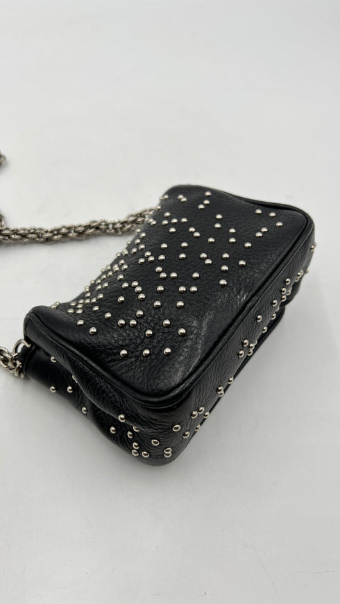 Borsa in pelle con micro borchie